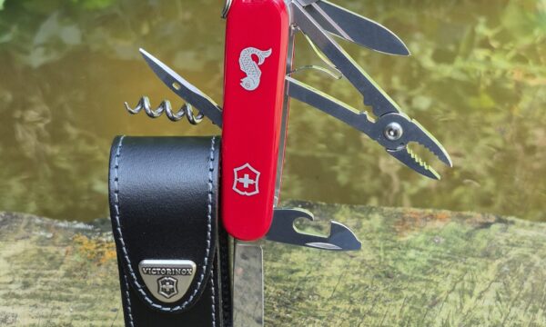 Couteau Multi-fonctions Victorinox® Angler avec étui
